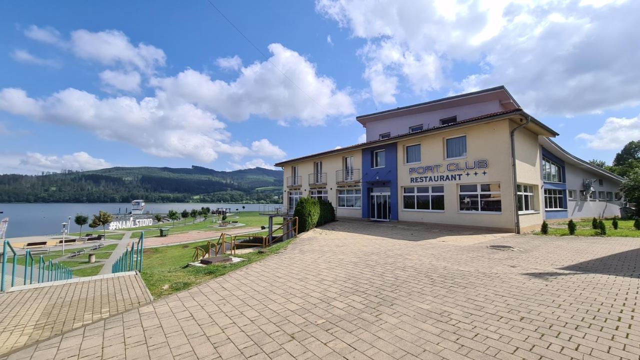 Port Club Pension & Restaurant Namiestów Zewnętrze zdjęcie